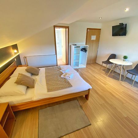 16 Lakes Guesthouse Grabovac  Ngoại thất bức ảnh