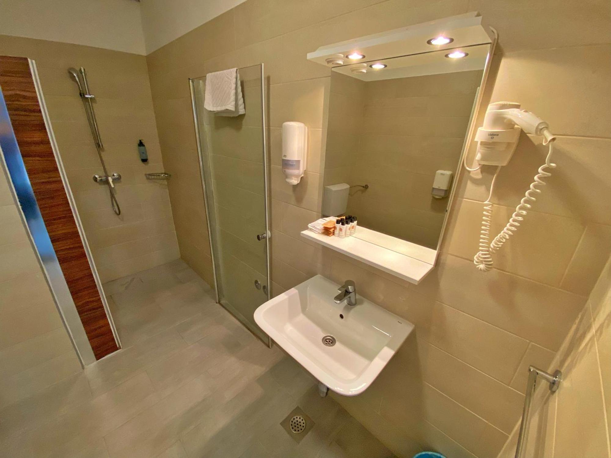 16 Lakes Guesthouse Grabovac  Ngoại thất bức ảnh
